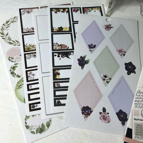THE HAPPY PLANNER GIFT SET #16 - Picture 3 of 9